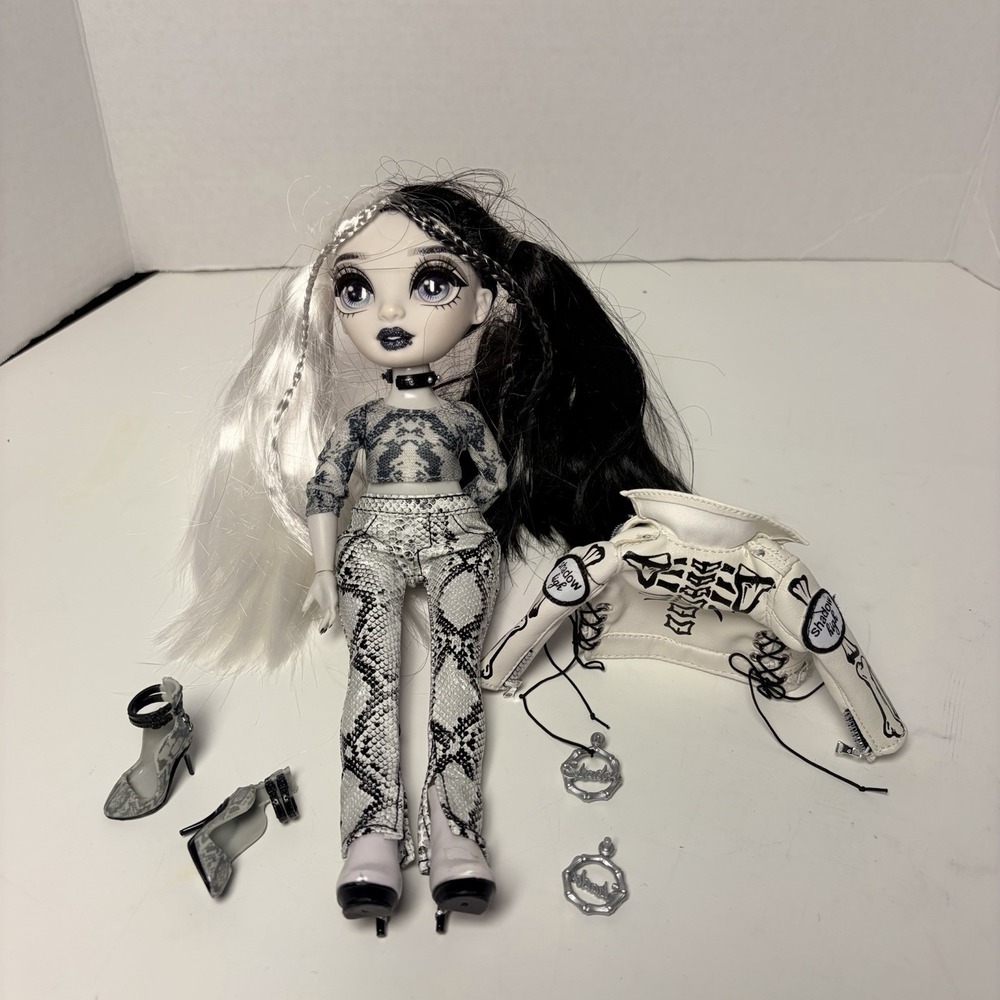 RAINBOW SHADOW HIGH DOLL HEATHER GRAYSON BLACK WHITE HAIR SNAKESKIN PANTS